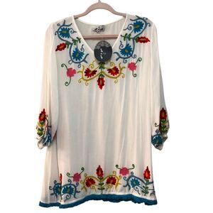 2/$30 A & A Women’s Top White Floral Embroidered Tunic 3/4 Sleeves New with Tag